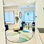 La Tropicale Апартаменти *